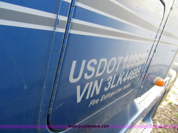 image for item 1000 2003 Freightliner Columbia 120 semi truck