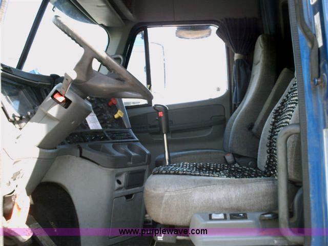 image for item 1000 2003 Freightliner Columbia 120 semi truck