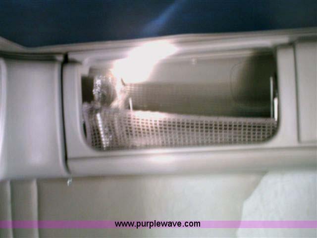 image for item 1000 2003 Freightliner Columbia 120 semi truck