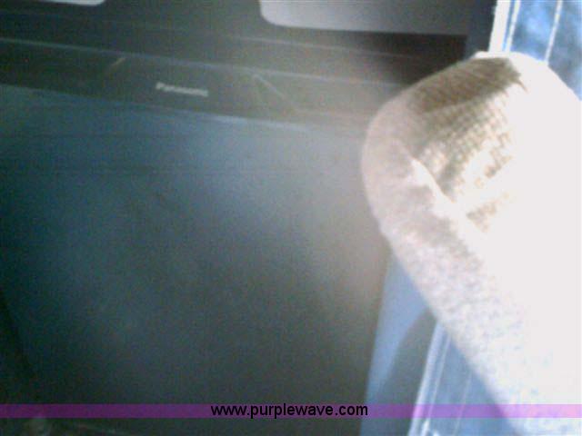 image for item 1000 2003 Freightliner Columbia 120 semi truck