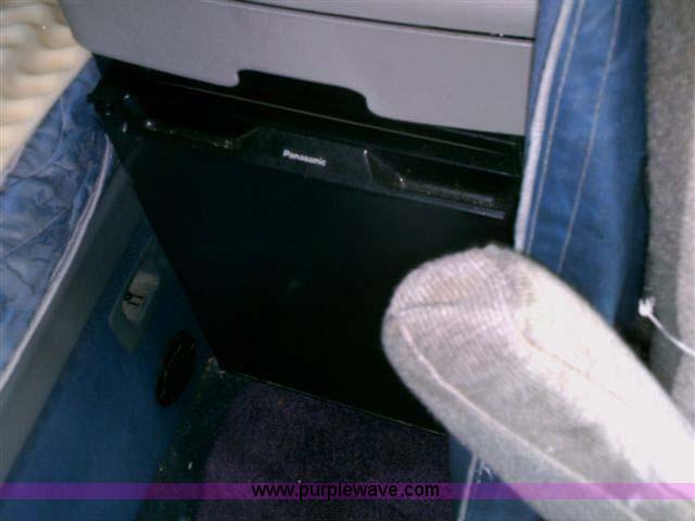 image for item 1000 2003 Freightliner Columbia 120 semi truck