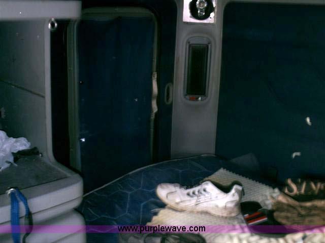 image for item 1000 2003 Freightliner Columbia 120 semi truck