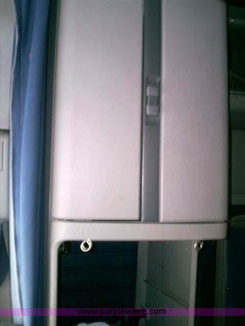 image for item 1000 2003 Freightliner Columbia 120 semi truck