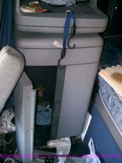 image for item 1000 2003 Freightliner Columbia 120 semi truck