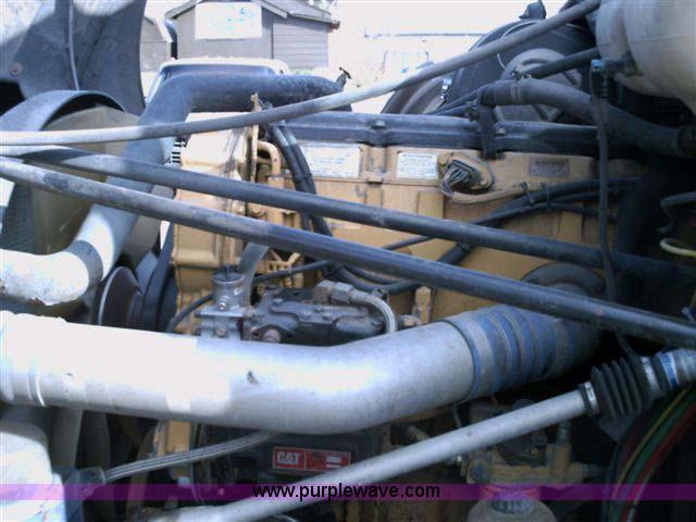 image for item 1000 2003 Freightliner Columbia 120 semi truck