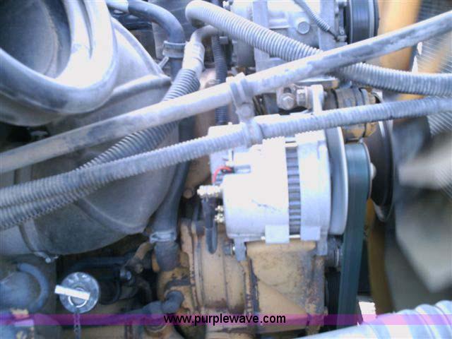 image for item 1000 2003 Freightliner Columbia 120 semi truck