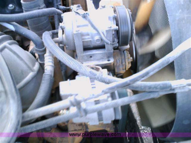 image for item 1000 2003 Freightliner Columbia 120 semi truck