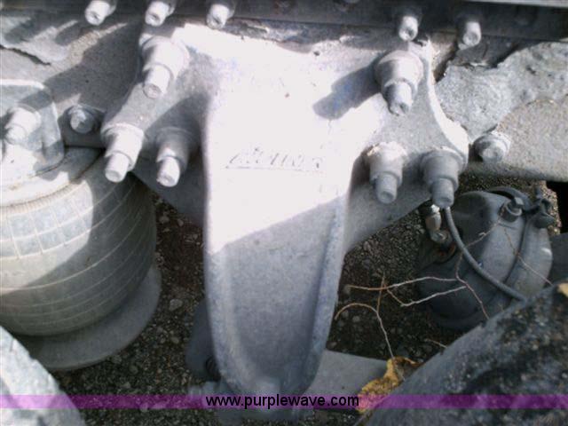 image for item 1000 2003 Freightliner Columbia 120 semi truck