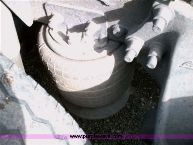 image for item 1000 2003 Freightliner Columbia 120 semi truck