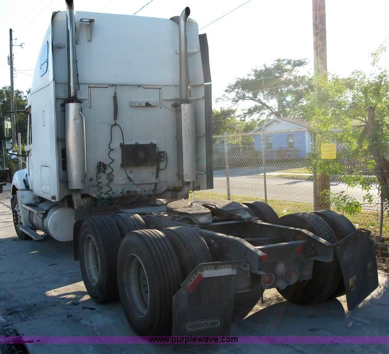 image for item 1003 2004 Freightliner Columbia 120 semi truck