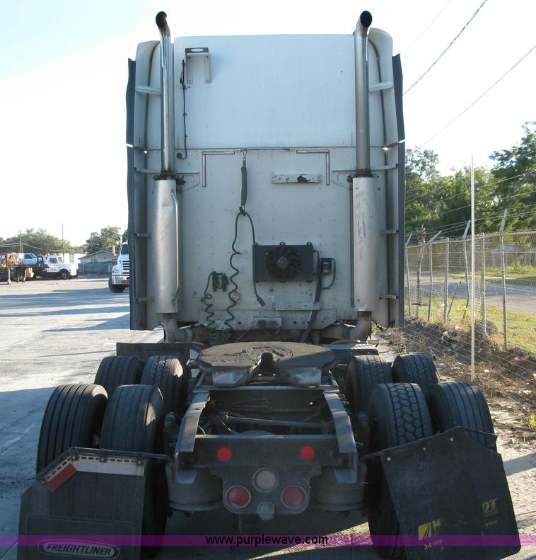 image for item 1003 2004 Freightliner Columbia 120 semi truck