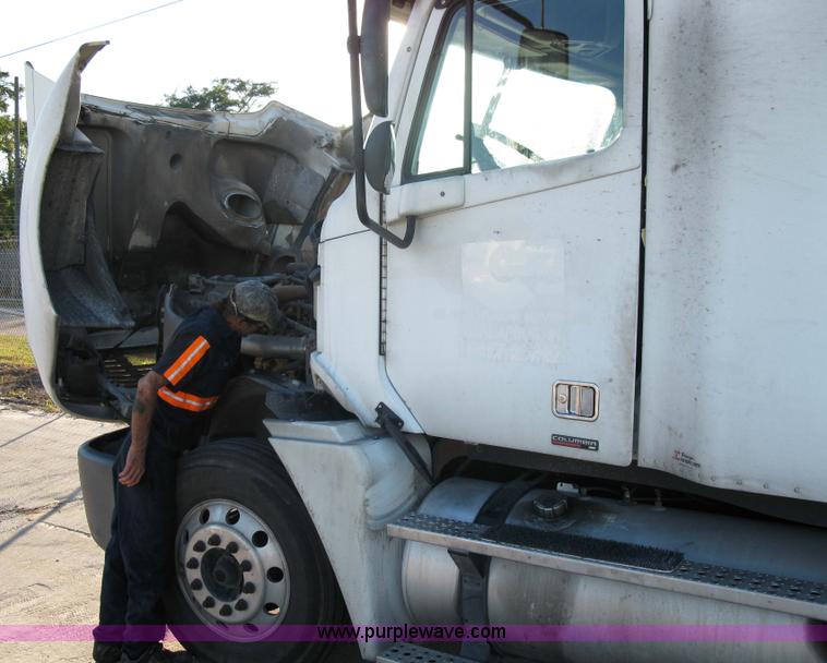 image for item 1003 2004 Freightliner Columbia 120 semi truck