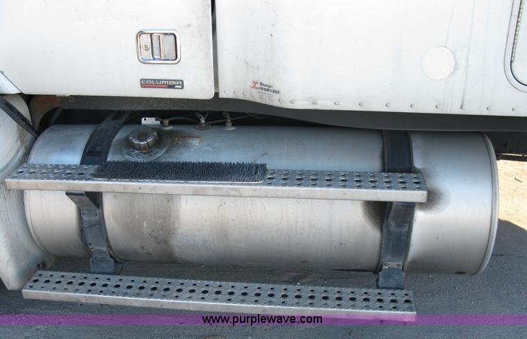 image for item 1003 2004 Freightliner Columbia 120 semi truck