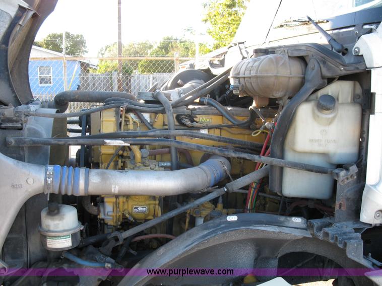 image for item 1003 2004 Freightliner Columbia 120 semi truck