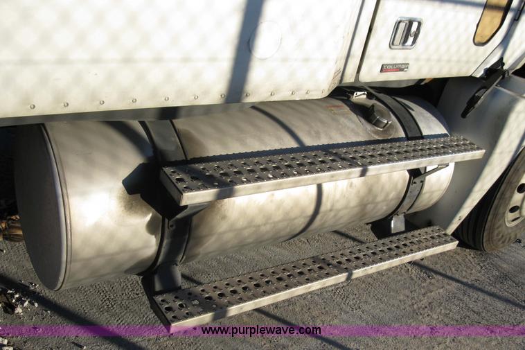 image for item 1003 2004 Freightliner Columbia 120 semi truck