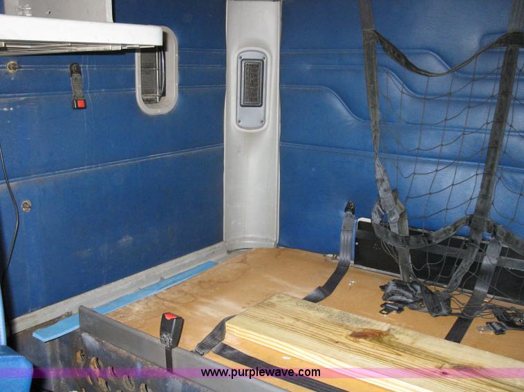 image for item 1003 2004 Freightliner Columbia 120 semi truck