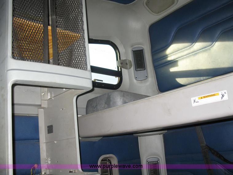 image for item 1003 2004 Freightliner Columbia 120 semi truck