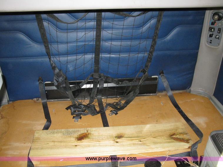 image for item 1003 2004 Freightliner Columbia 120 semi truck