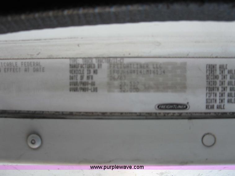 image for item 1003 2004 Freightliner Columbia 120 semi truck