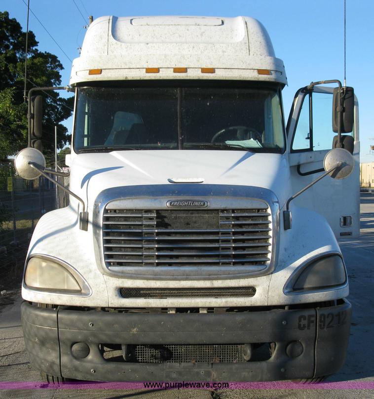 image for item 1003 2004 Freightliner Columbia 120 semi truck