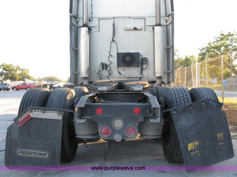image for item 1003 2004 Freightliner Columbia 120 semi truck