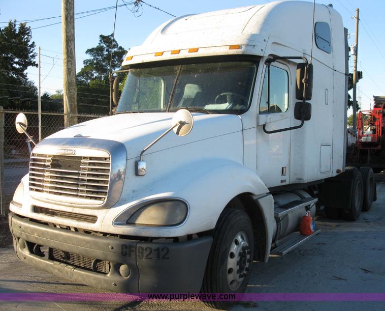 image for item 1003 2004 Freightliner Columbia 120 semi truck