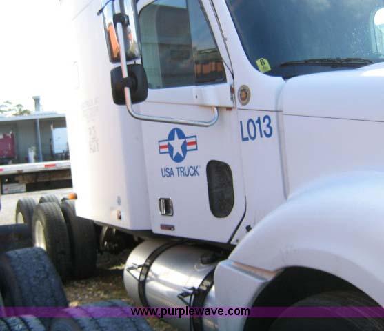image for item 1005 2004 Freightliner Columbia 120 semi truck
