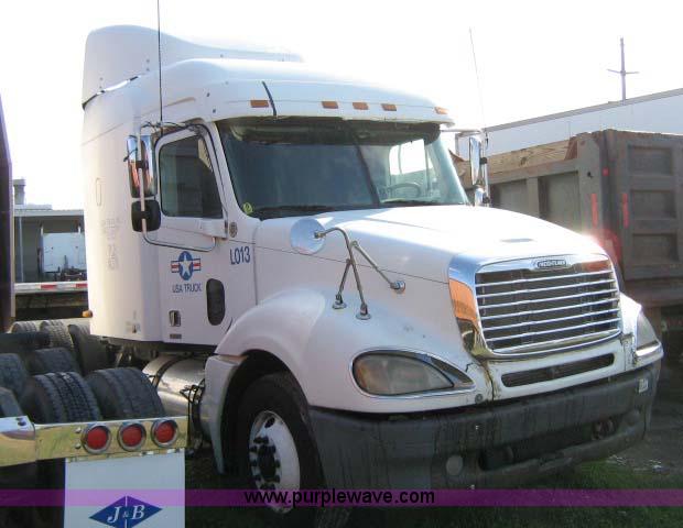 image for item 1005 2004 Freightliner Columbia 120 semi truck