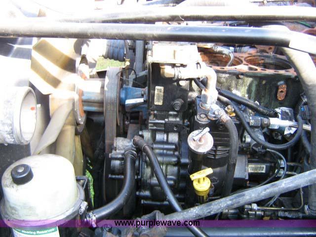 image for item 1005 2004 Freightliner Columbia 120 semi truck