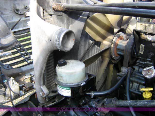 image for item 1005 2004 Freightliner Columbia 120 semi truck