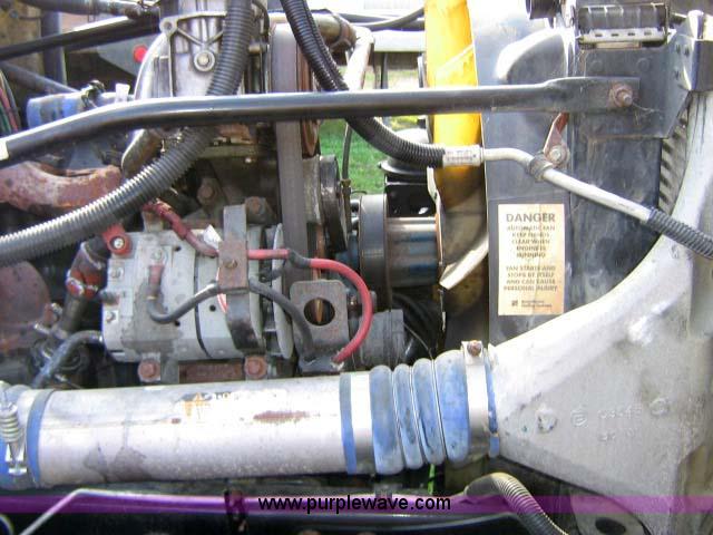 image for item 1005 2004 Freightliner Columbia 120 semi truck