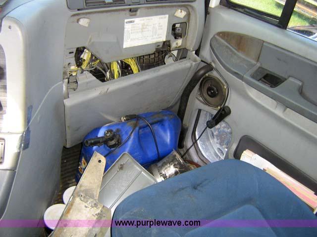 image for item 1005 2004 Freightliner Columbia 120 semi truck