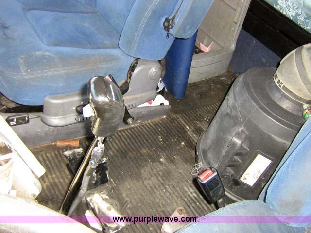 image for item 1005 2004 Freightliner Columbia 120 semi truck