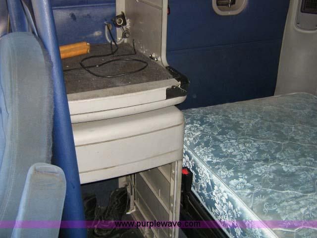 image for item 1005 2004 Freightliner Columbia 120 semi truck