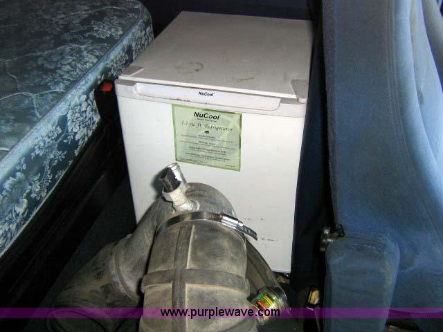 image for item 1005 2004 Freightliner Columbia 120 semi truck