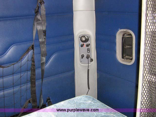 image for item 1005 2004 Freightliner Columbia 120 semi truck