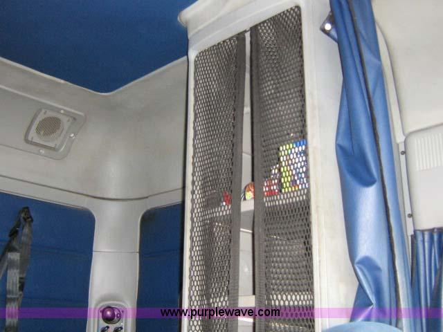 image for item 1005 2004 Freightliner Columbia 120 semi truck