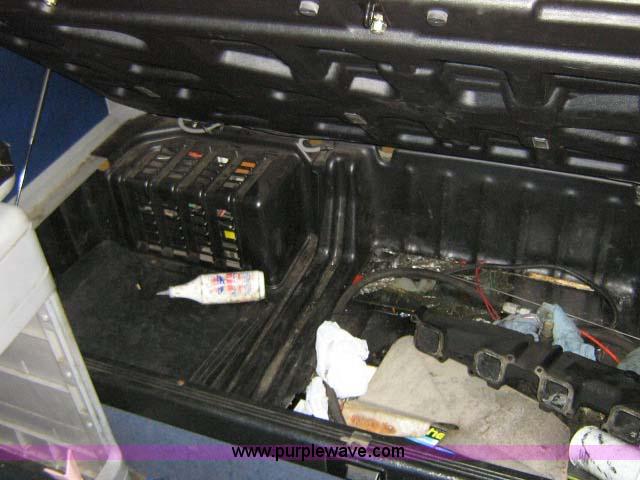 image for item 1005 2004 Freightliner Columbia 120 semi truck