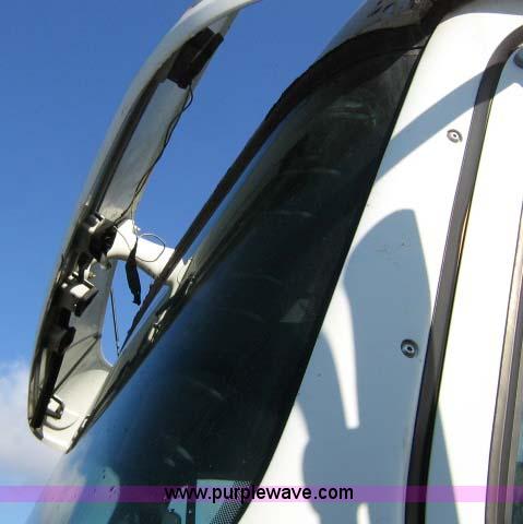 image for item 1005 2004 Freightliner Columbia 120 semi truck