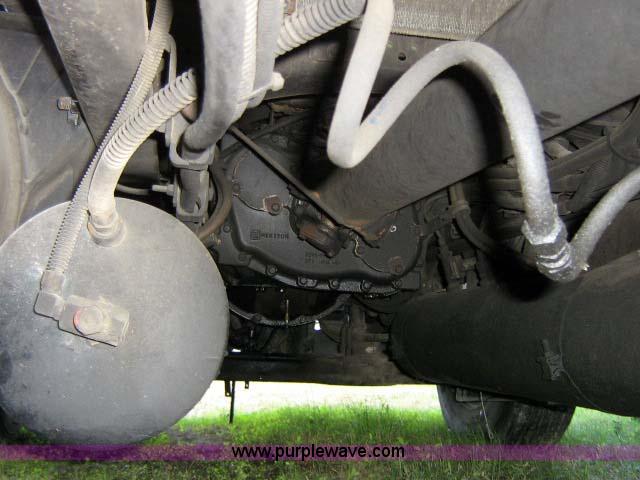 image for item 1005 2004 Freightliner Columbia 120 semi truck