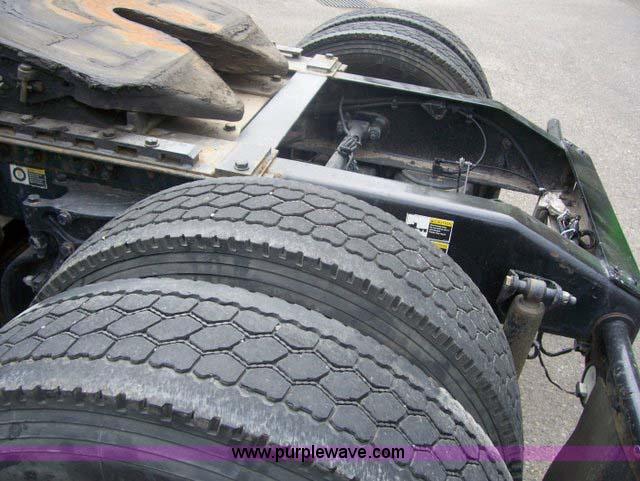 image for item 1465 2004 Peterbilt Conventional 387 semi truck