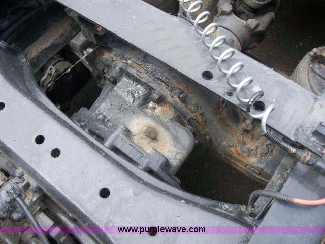 image for item 1465 2004 Peterbilt Conventional 387 semi truck