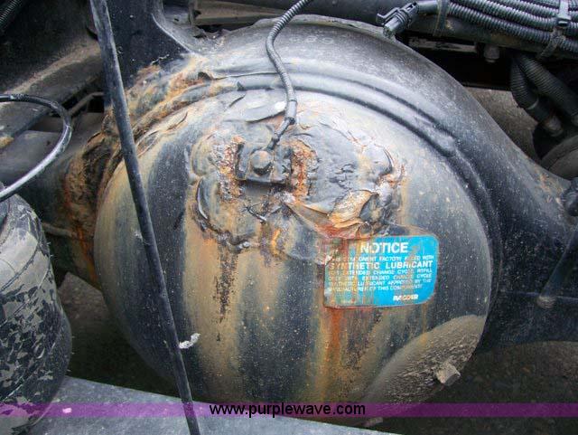 image for item 1465 2004 Peterbilt Conventional 387 semi truck