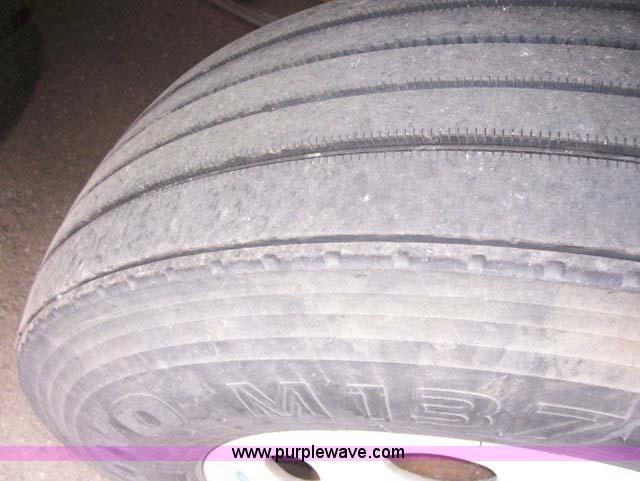 image for item 1465 2004 Peterbilt Conventional 387 semi truck