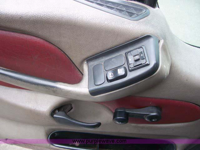 image for item 1465 2004 Peterbilt Conventional 387 semi truck