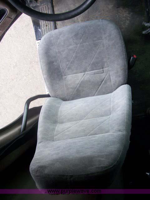 image for item 1465 2004 Peterbilt Conventional 387 semi truck