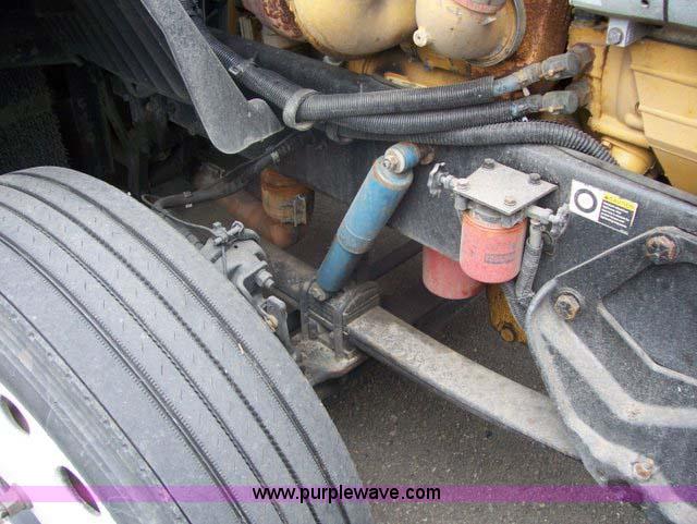 image for item 1465 2004 Peterbilt Conventional 387 semi truck