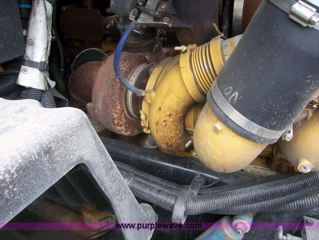 image for item 1465 2004 Peterbilt Conventional 387 semi truck