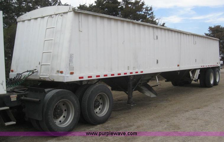 image for item 3037 2000 Jet 42' grain trailer
