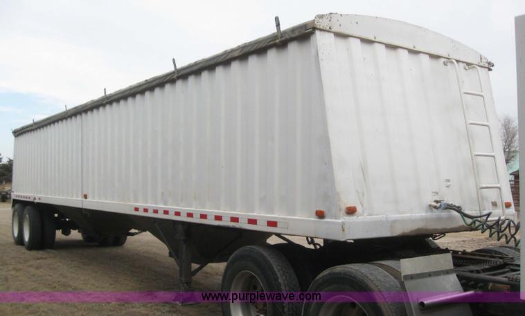 image for item 3037 2000 Jet 42' grain trailer